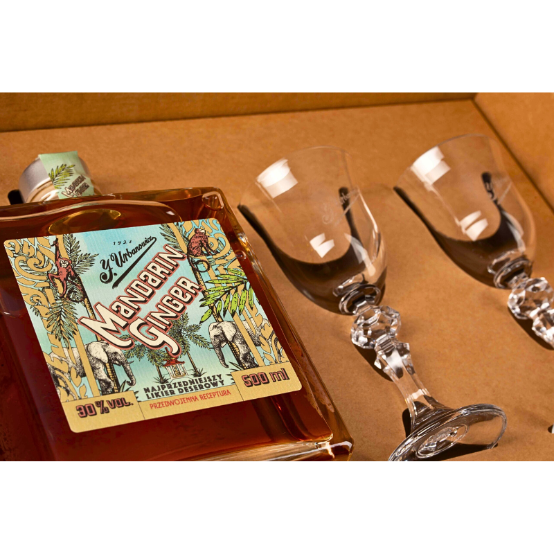 Zestaw prezentowy J. Urbanowicz – Likier Mandarin Ginger 0,5 L i dwa firmowe kieliszki w eleganckim boxie. Rzemieślniczy likier mandarynkowo-imbirowy premium.