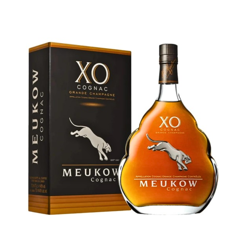 Butelka francuskiego koniaku Meukow XO Grande Champagne o bogatym aromacie wanilii, kakao i kandyzowanych owoców.