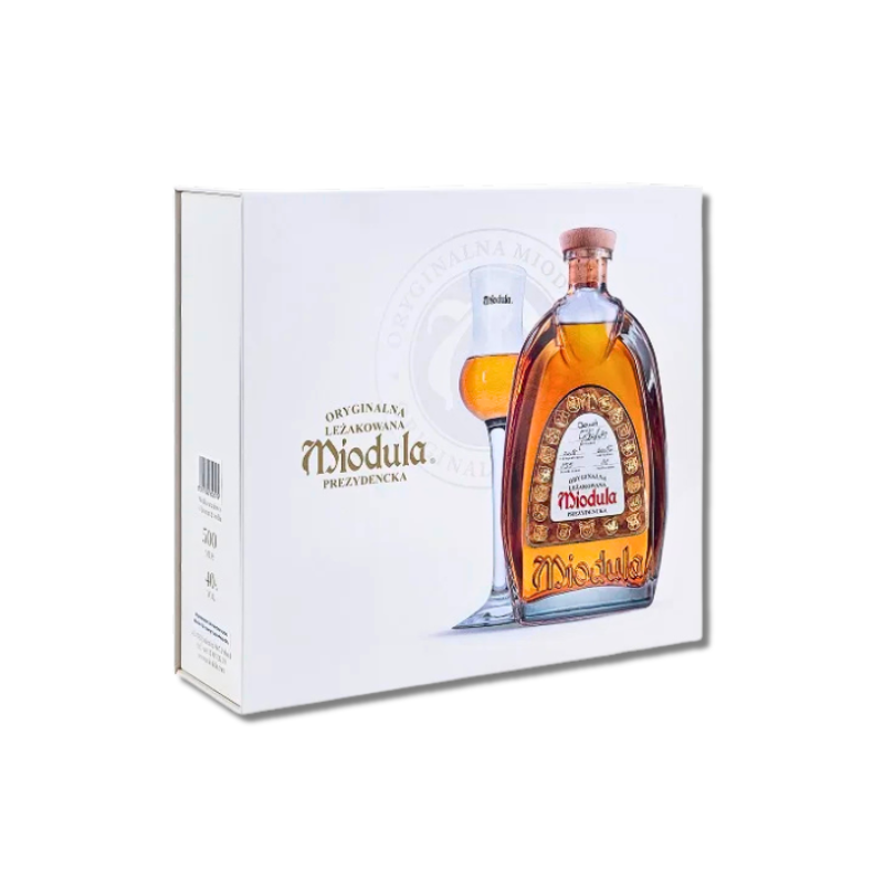 Miodula Prezydencka 0,5 L w zestawie prezentowym z kieliszkiem.