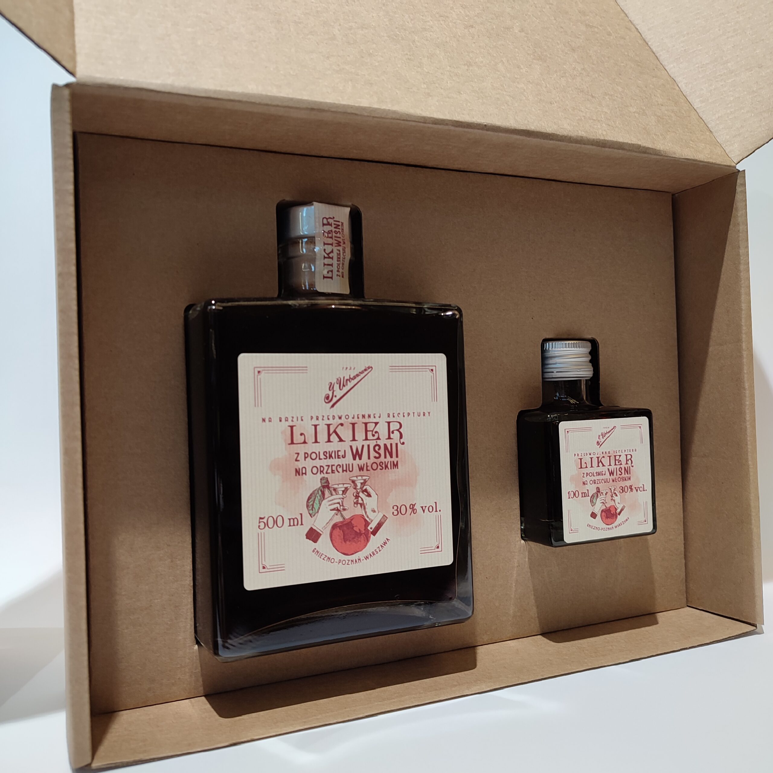 J. Urbanowicz Zestaw Prezentowy Wiśnia z Orzechem Likier 0,5l + 0,1l - obrazek 2